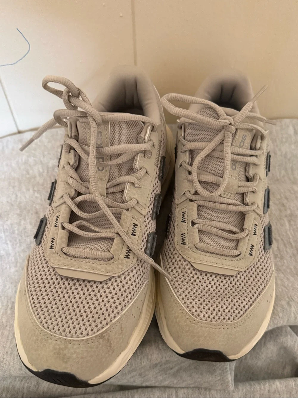 Adidas Women’s size 8 - Picture 2 of 8